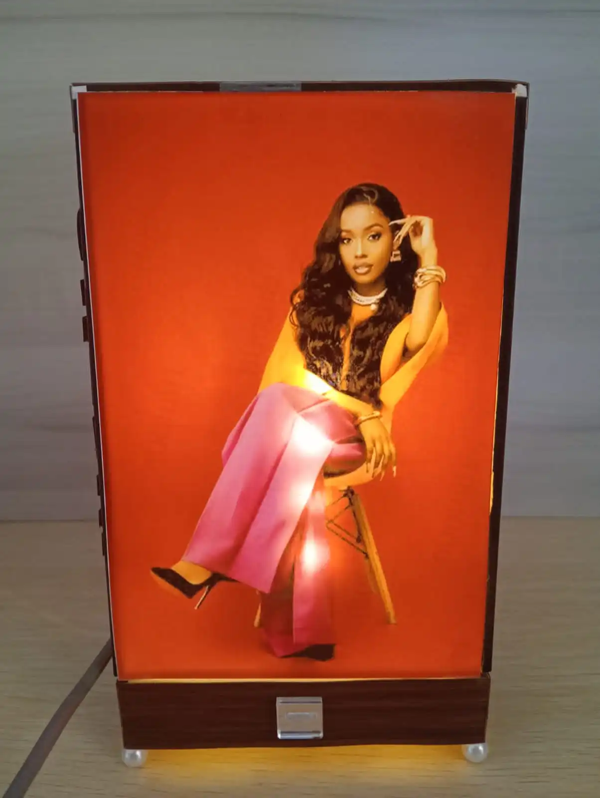 Luminated A5 photostand